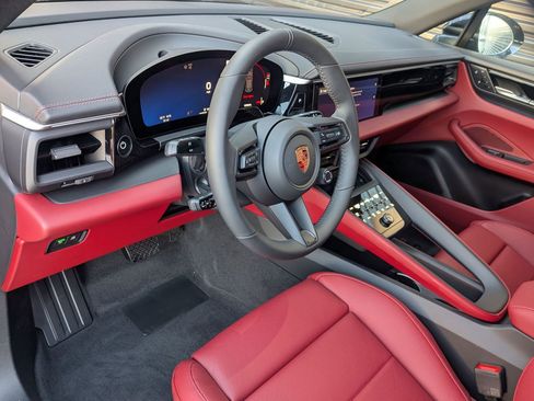 New 2026 Porsche Macan 4 Electric image 4