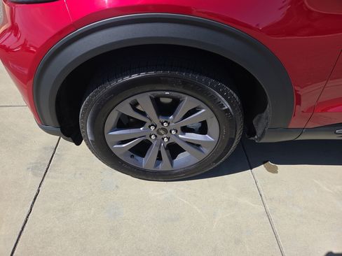 Used 2024 Ford Explorer XLT w/ Equipment Group 202A AWD/4WD image 9