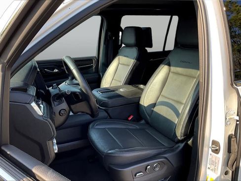 Used 2024 GMC Yukon XL Denali w/ Denali Reserve Package AWD/4WD image 8