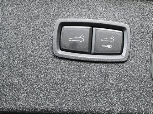 Certified 2026 Porsche Macan AWD/4WD image 31