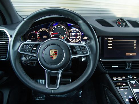 Certified 2023 Porsche Cayenne S Platinum AWD/4WD image 16