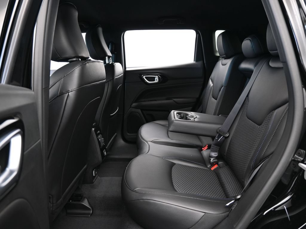 New 2026 Jeep Compass Latitude AWD/4WD image 30