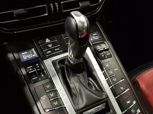 Used 2021 Porsche Macan image 13