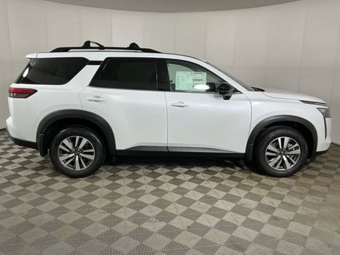 New 2026 Nissan Pathfinder SL image 8