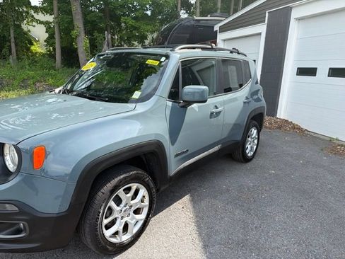 Used 2018 Jeep Renegade Latitude w/ Cold Weather Group AWD/4WD image 2