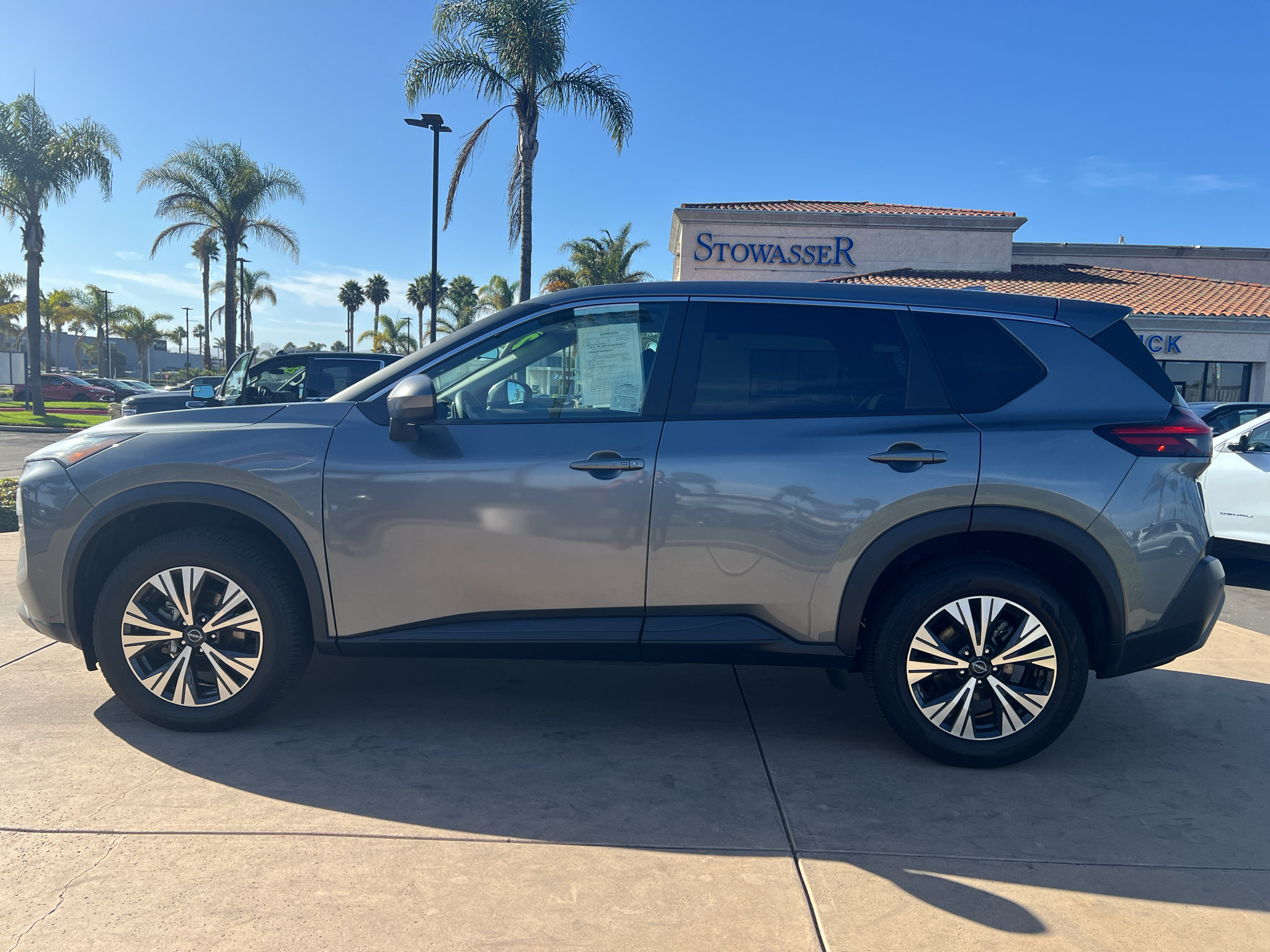 Used 2023 Nissan Rogue SV FWD image 8