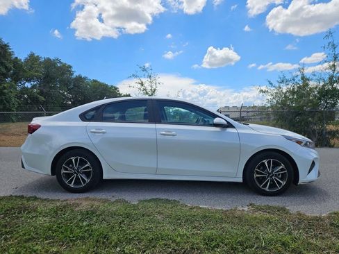 Used 2024 Kia Forte LXS FWD image 7