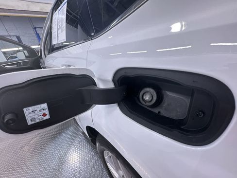 Used 2024 Ford Edge SEL image 40