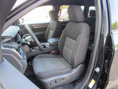 Used 2025 GMC Acadia Elevation image 16