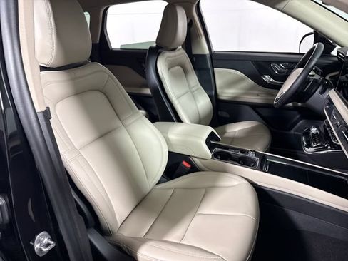 Used 2025 Lincoln Corsair AWD image 14