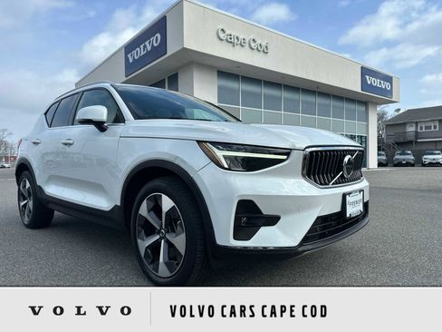Used 2023 Volvo XC40 B5 Plus w/ Protection Package Premier image 1