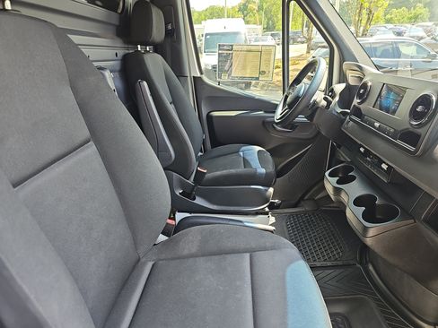Used 2023 Mercedes-Benz Sprinter 2500 image 10