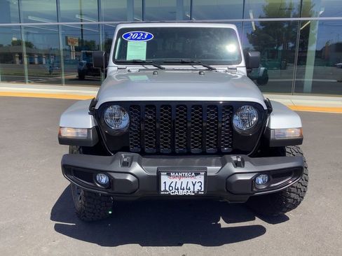 Used 2023 Jeep Gladiator Willys image 4