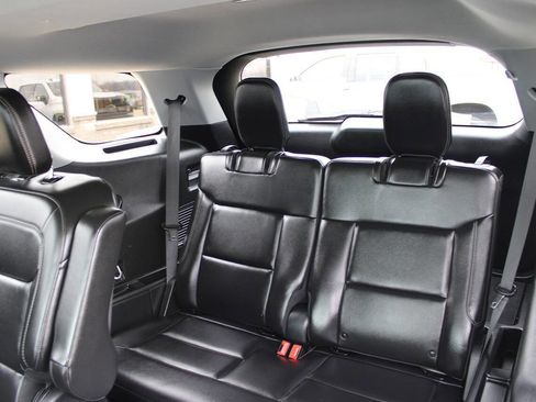 Used 2023 Ford Explorer XLT image 11