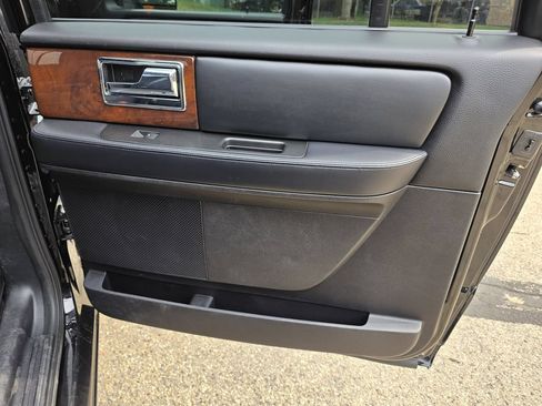 Used 2017 Lincoln Navigator L Select AWD/4WD image 22