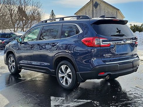 Used 2023 Subaru Ascent Premium w/ Convenience Package image 4