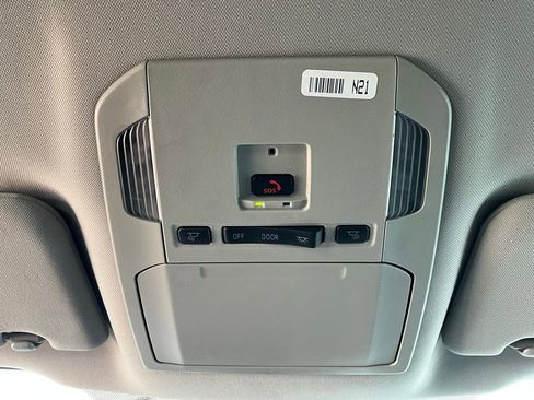 Used 2025 Toyota Highlander LE image 18