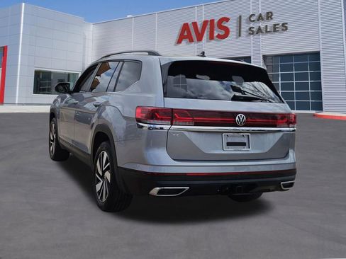 Used 2025 Volkswagen Atlas SE image 3