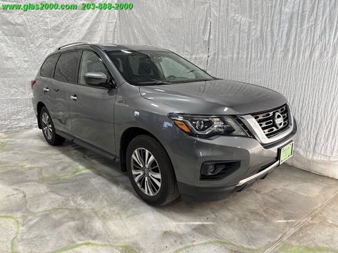 Used 2019 Nissan Pathfinder S image 2