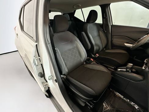 Used 2018 Nissan Kicks SV FWD image 28