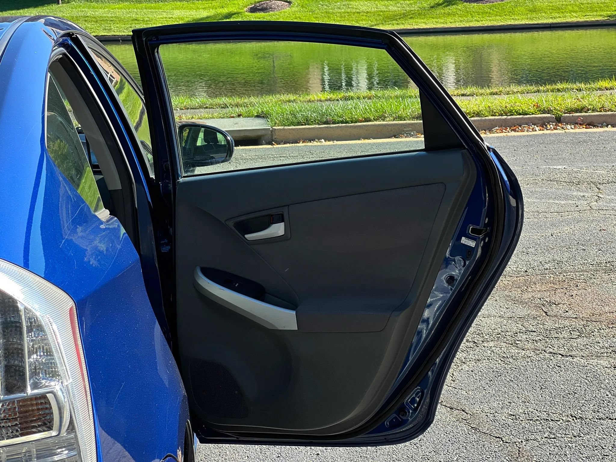 Used 2010 Toyota Prius Five FWD image 34