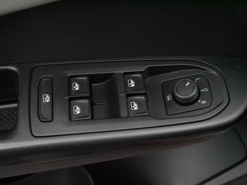 Used 2022 Volkswagen Taos SE image 19