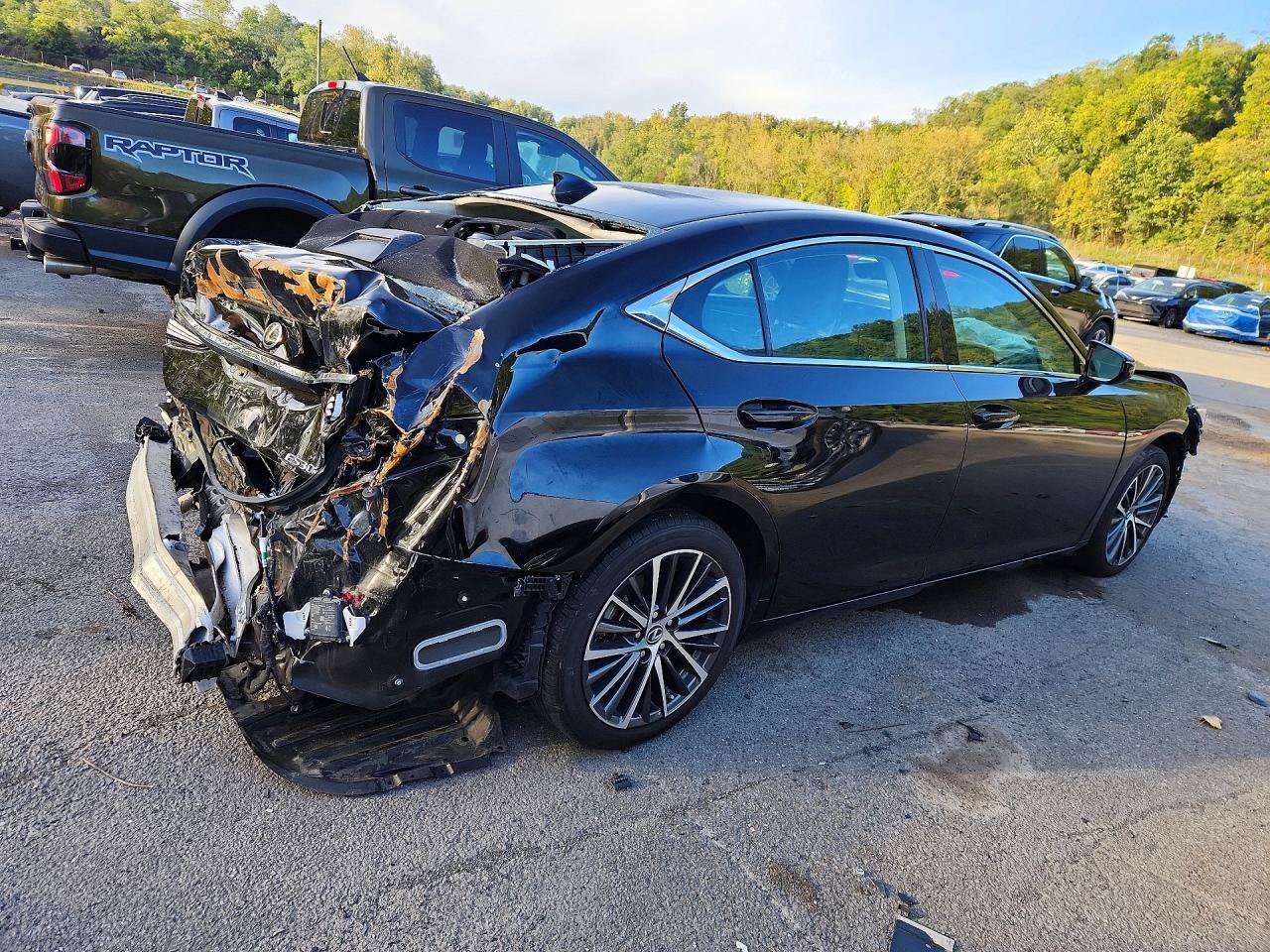 Used 2023 Lexus ES 300h w/ Premium Package FWD image 5