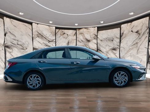 Used 2024 Hyundai Elantra SEL image 7