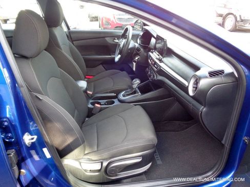 Used 2020 Kia Forte LXS FWD image 17