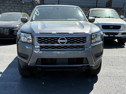 Used 2025 Nissan Frontier SV image 3
