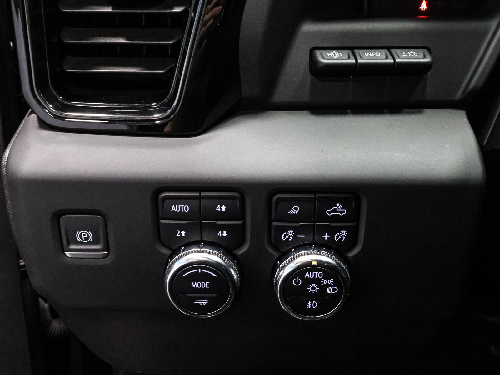 Used 2024 GMC Sierra 3500 AT4 w/ Technology Package AWD/4WD image 32