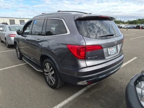 Used 2017 Honda Pilot Touring image 3