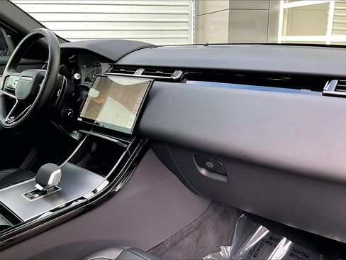 Used 2025 Land Rover Range Rover Velar Dynamic SE image 16