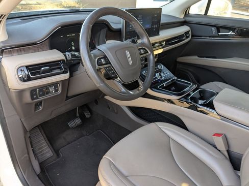 Used 2022 Lincoln Nautilus Reserve image 10