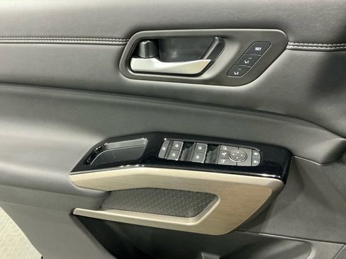 Used 2024 Nissan Pathfinder Platinum w/ Cargo Package image 23