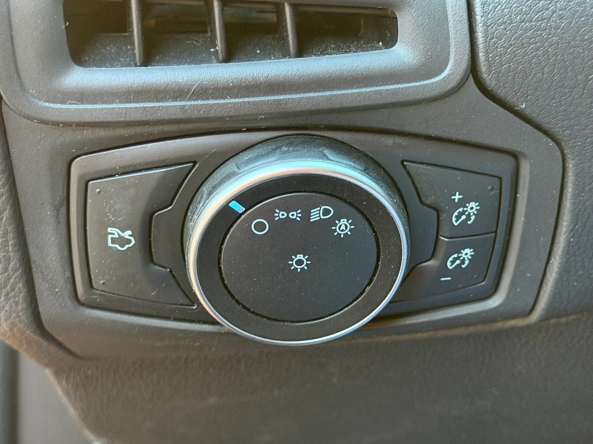 Used 2018 Ford Focus SE FWD image 20