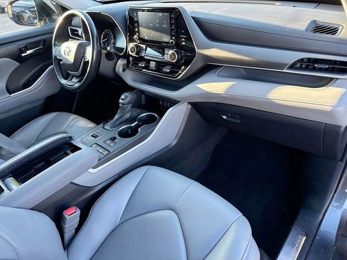 Used 2022 Toyota Highlander XLE image 39