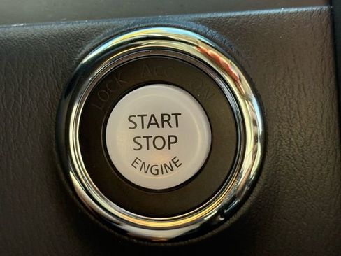 Used 2024 Nissan Armada SL w/ Captain's Chairs Package image 33