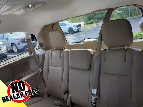 Used 2015 Chrysler Town & Country Touring-L w/ Driver Convenience Group image 17