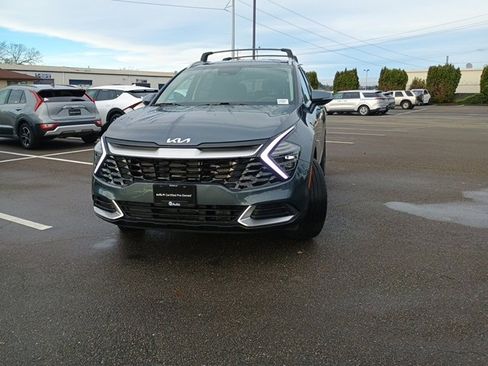 Used 2025 Kia Sportage EX image 2