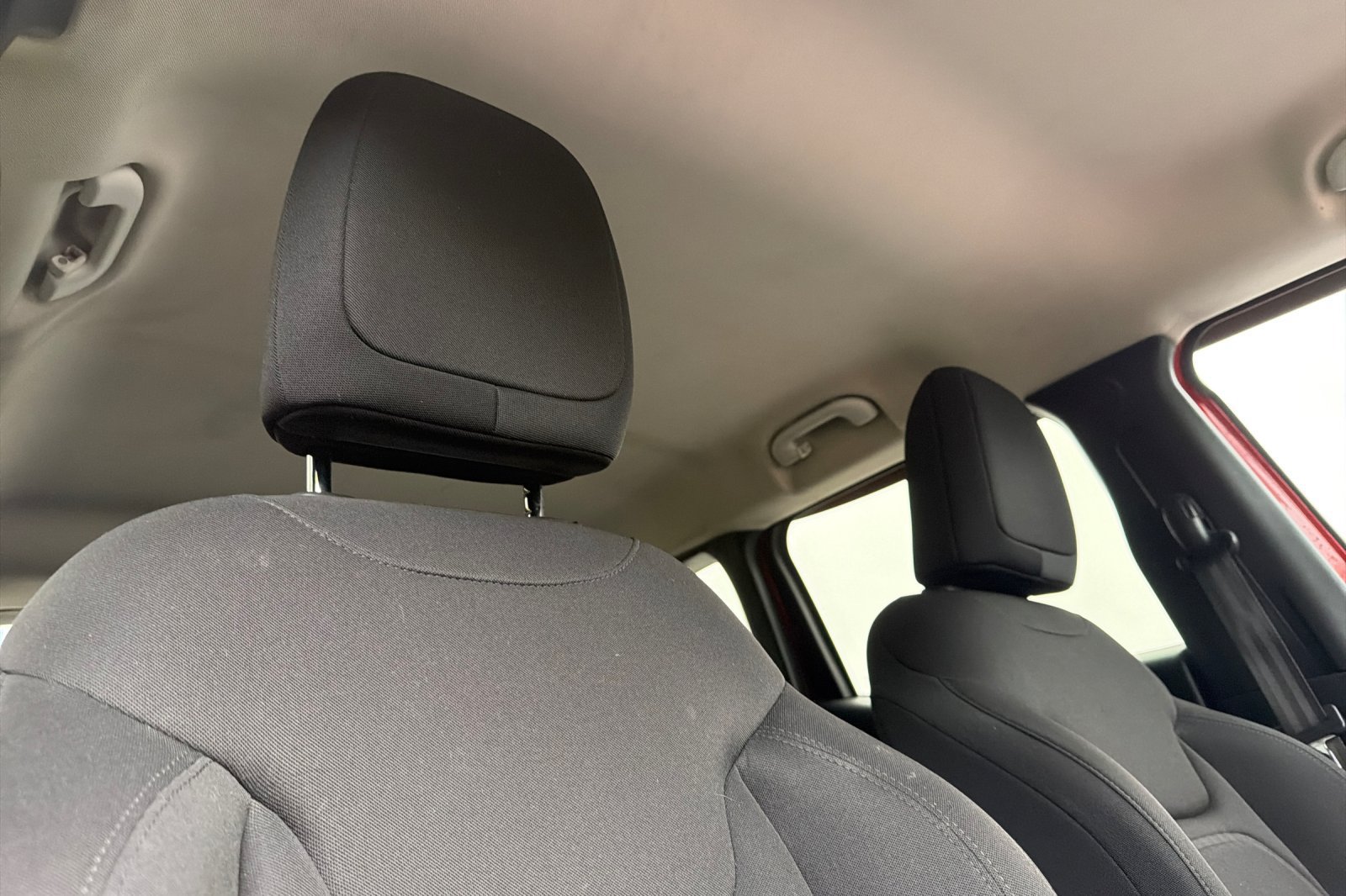 Used 2021 Jeep Renegade Latitude FWD image 21