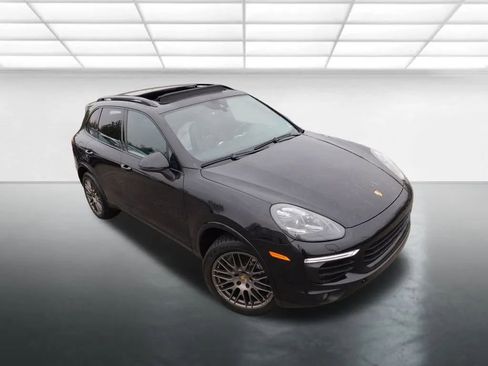 Used 2017 Porsche Cayenne Platinum Edition image 2