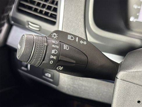 Used 2018 Volvo XC90 T5 Momentum w/ Convenience Package image 22