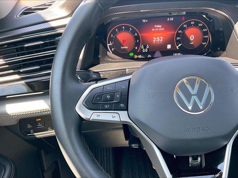 Used 2024 Volkswagen Atlas Peak Edition SEL AWD/4WD image 17