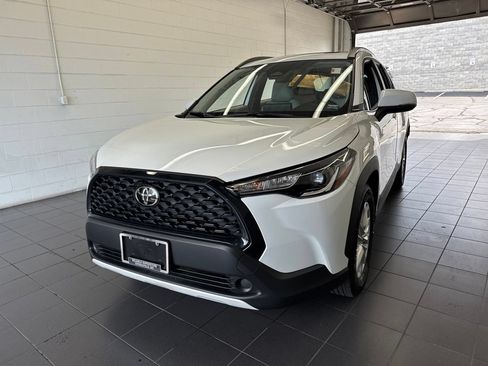 Certified 2024 Toyota Corolla Cross LE w/ Moonroof Package AWD/4WD image 3