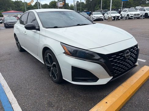 Used 2023 Nissan Altima 2.5 SR FWD image 1