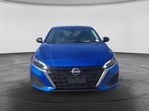 Used 2025 Nissan Altima 2.5 SV FWD image 2