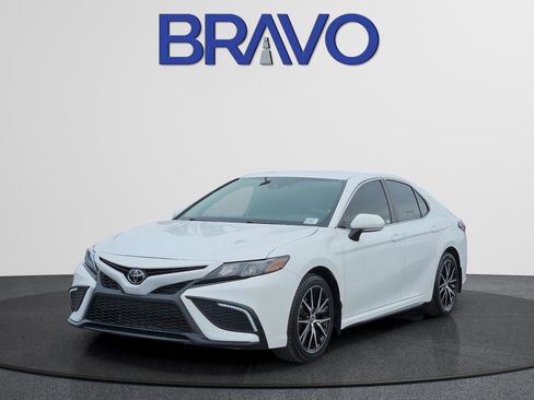 Used 2023 Toyota Camry SE FWD image 1