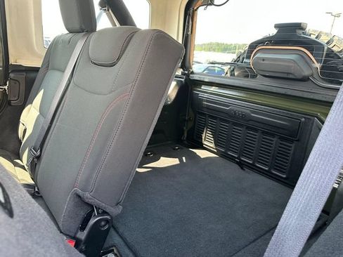 Used 2022 Jeep Wrangler Unlimited Rubicon AWD/4WD image 22