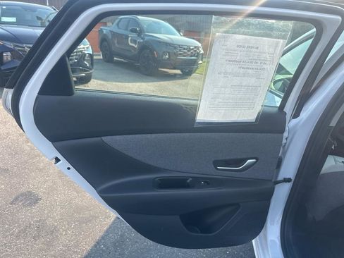 Used 2023 Hyundai Elantra Limited w/ Cargo Package image 18